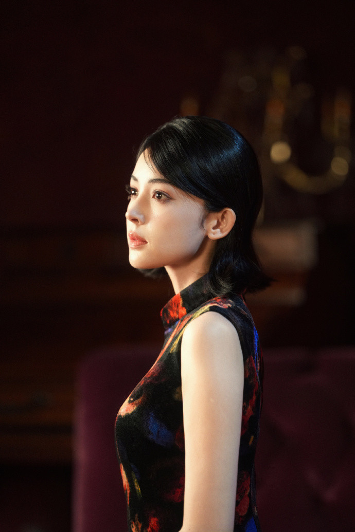 娜扎复古翘翘头娜扎短发翘翘头娜扎复古翘翘头好美~​​​