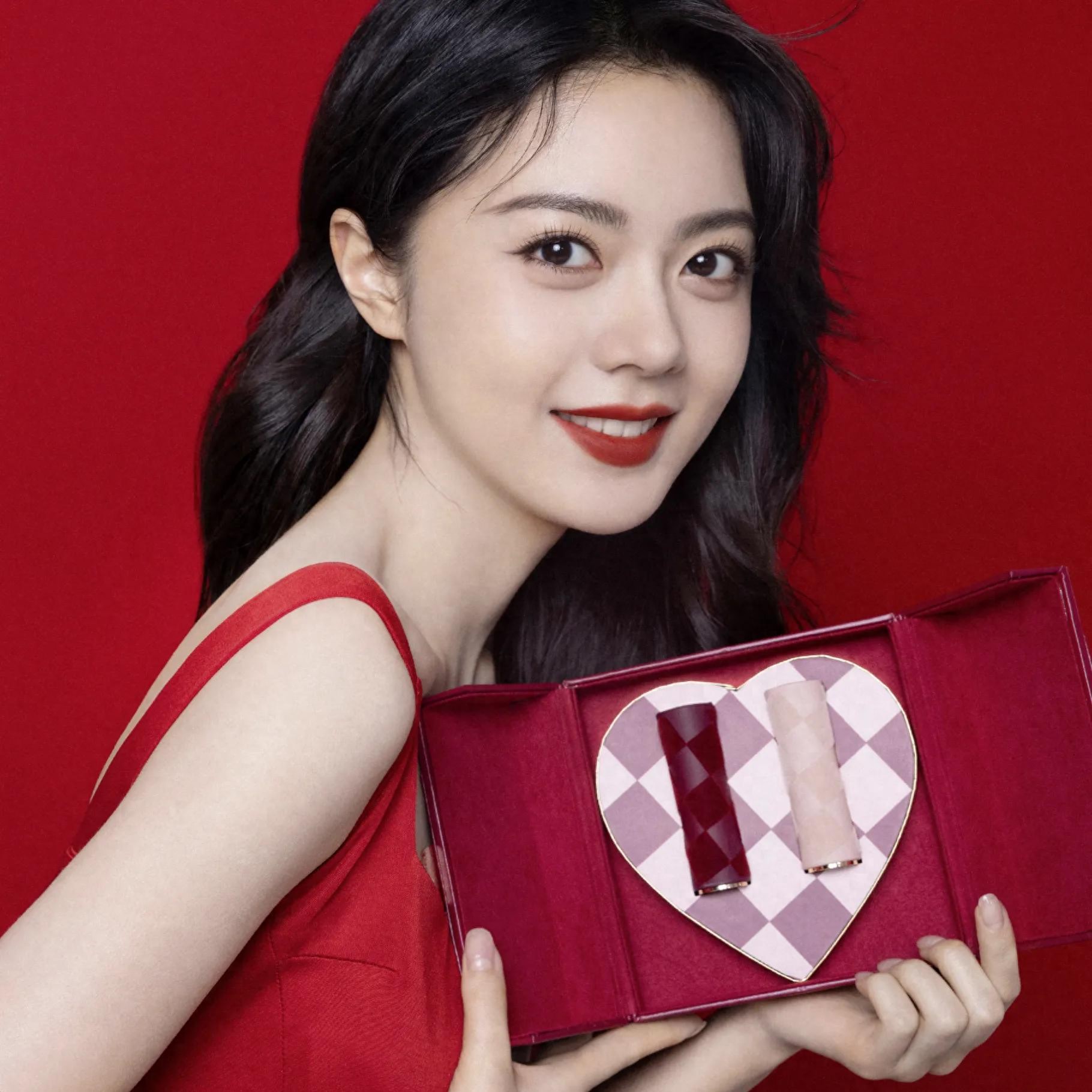女星赵今麦时尚写真：青春靓丽、清纯美丽