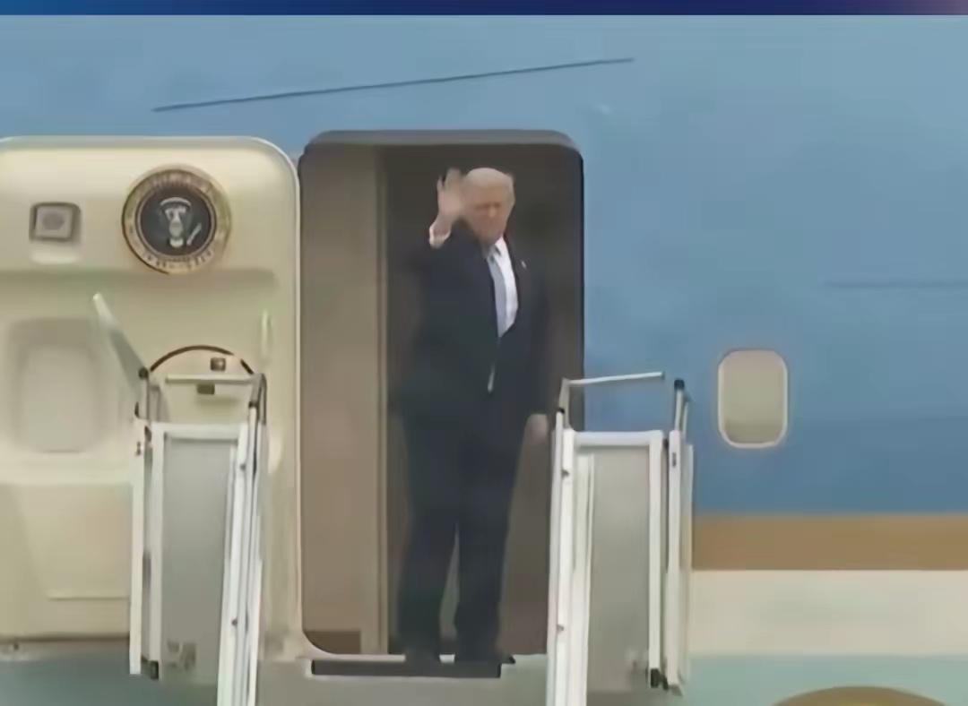 懂王刚到国际足联的还原也到了。懂王刚走央视就官宣拿下世界杯版权。这怎么看