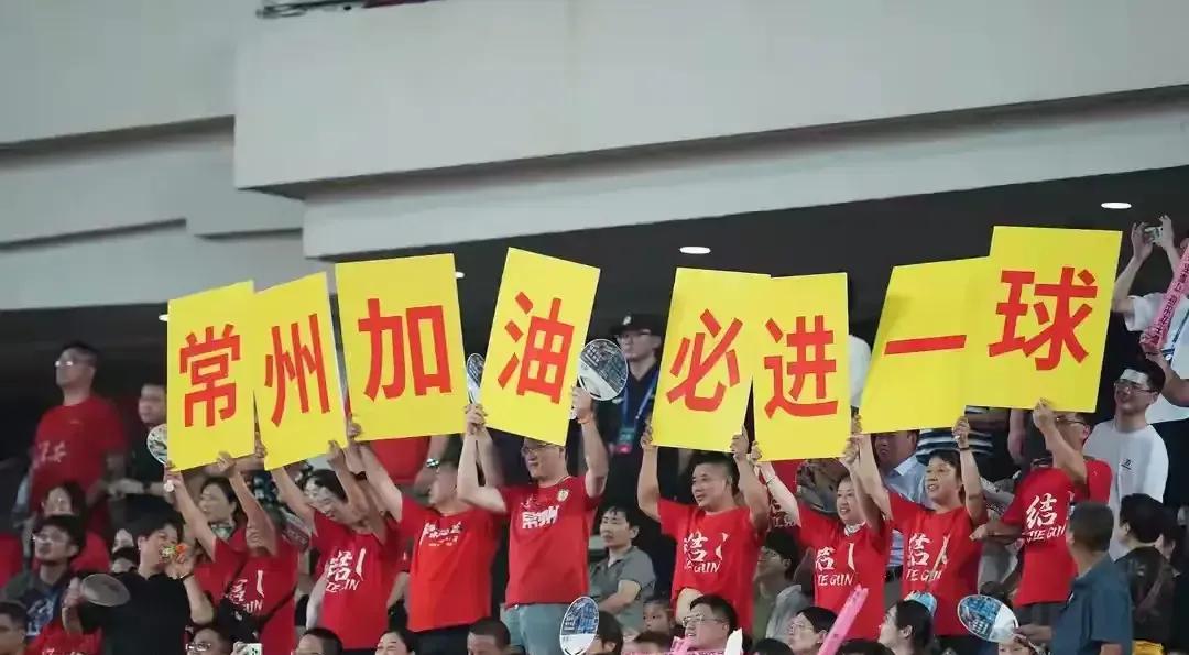 杨笑天停赛，把淮安门将吓得够呛，火速道歉。淮安门将追打常州球员，虽然没有那么恶劣