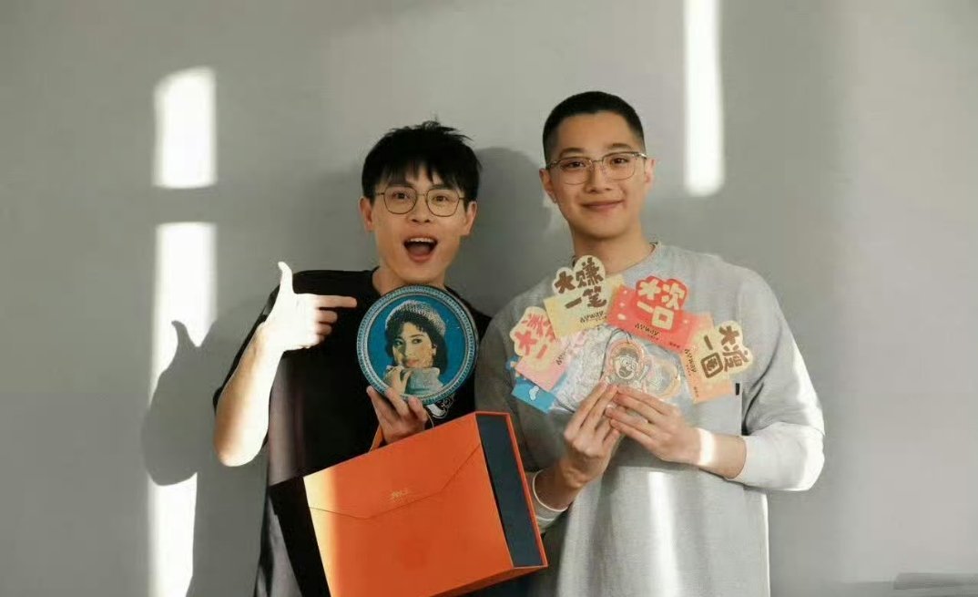 没认出这是赖冠霖别看现在造型低调，赖冠霖的履历其实很“硬核”。从顶流男团成员，到