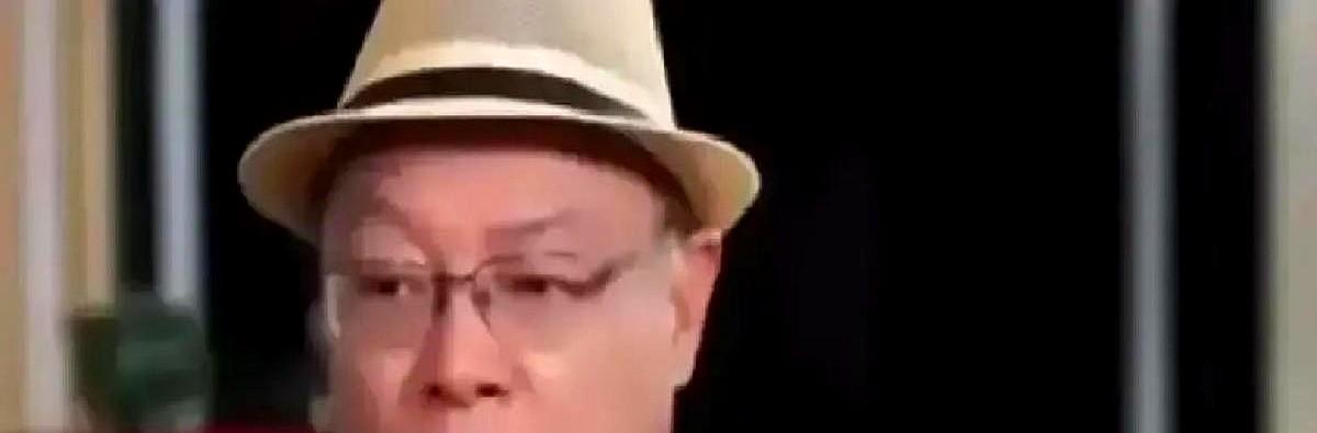 李力持说，当年拍《唐伯虎点秋香》，吴孟达一个喷墨水的镜头，足足拍了27遍。现