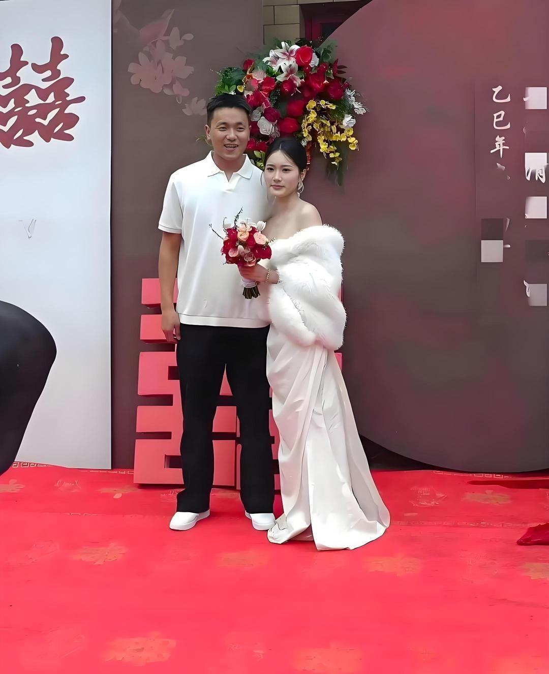 表哥终于结婚了，表嫂很漂亮，真替他开心。