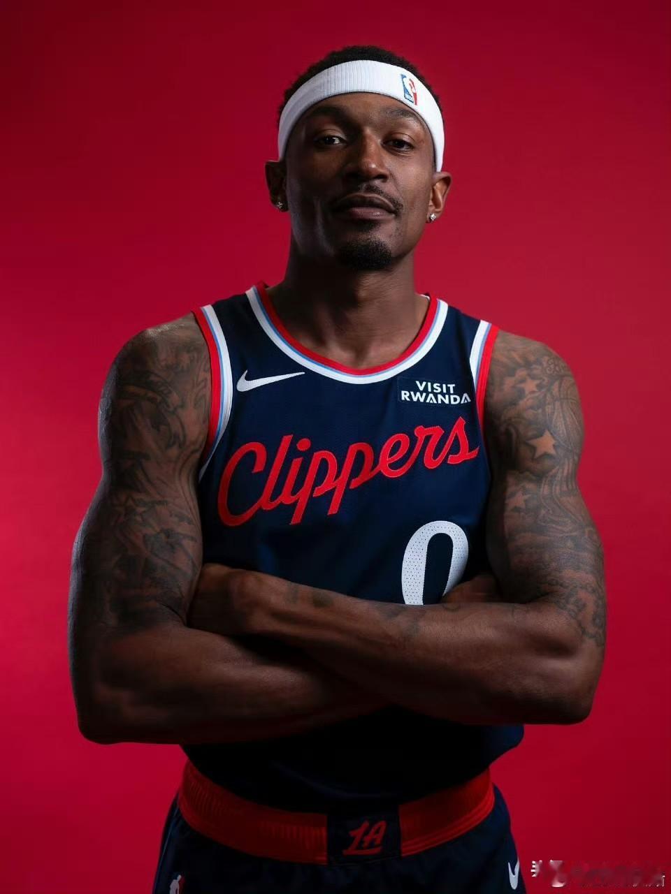 快船最新动态:比尔明日复出,布朗遭抛弃!据快船记者Linn爆料,比尔将在明天