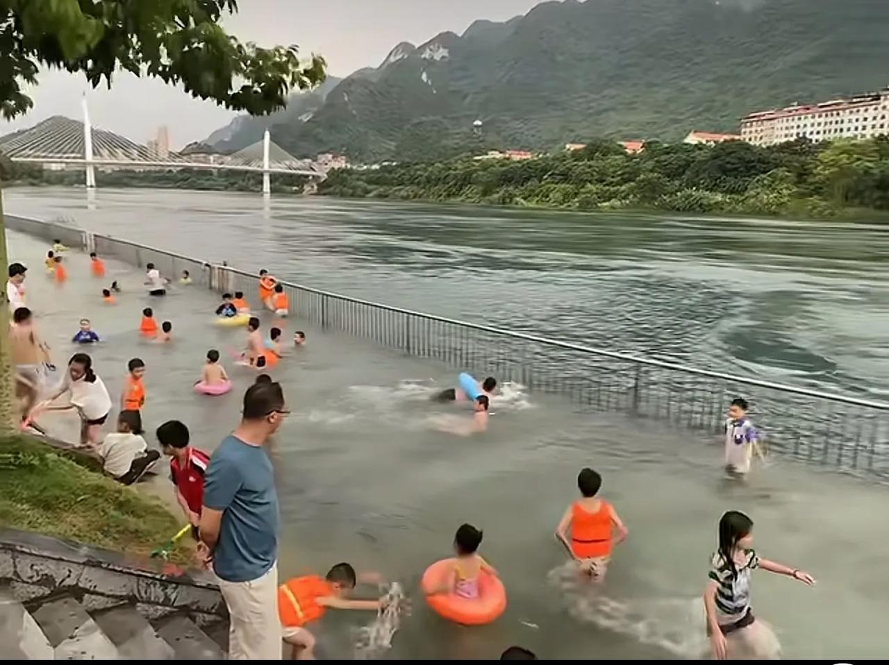 这哪是加了栏杆游泳池？