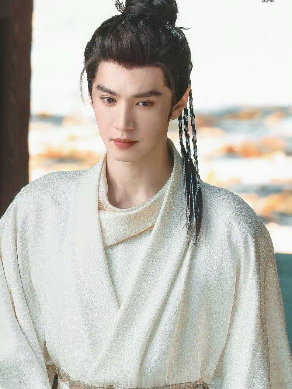 陈哲远和吴谨言主演的《江山微聘》杀青了！不过这部剧大概率是不会爆火了。本来这