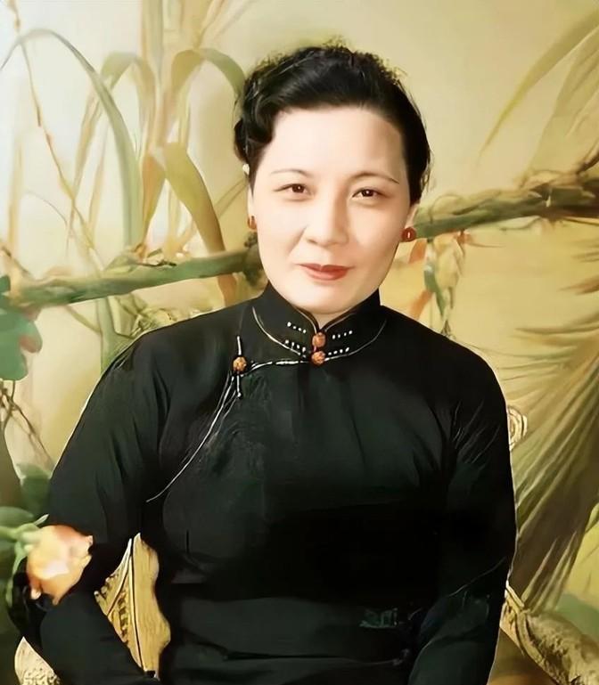 100岁宋美龄叹：恶习难改！1997年，台湾传来噩耗，蒋介石的次子蒋纬国