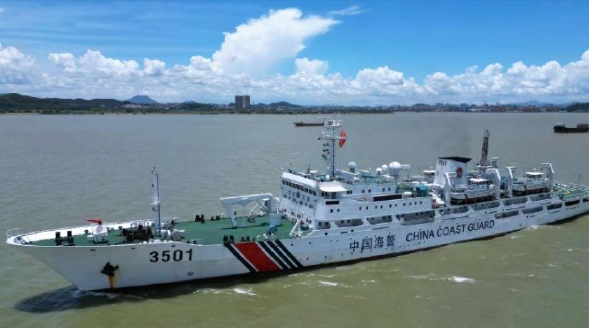 3艘台船围堵1艘大陆海警船，34小时后结局太打脸。地点在东沙岛东北方