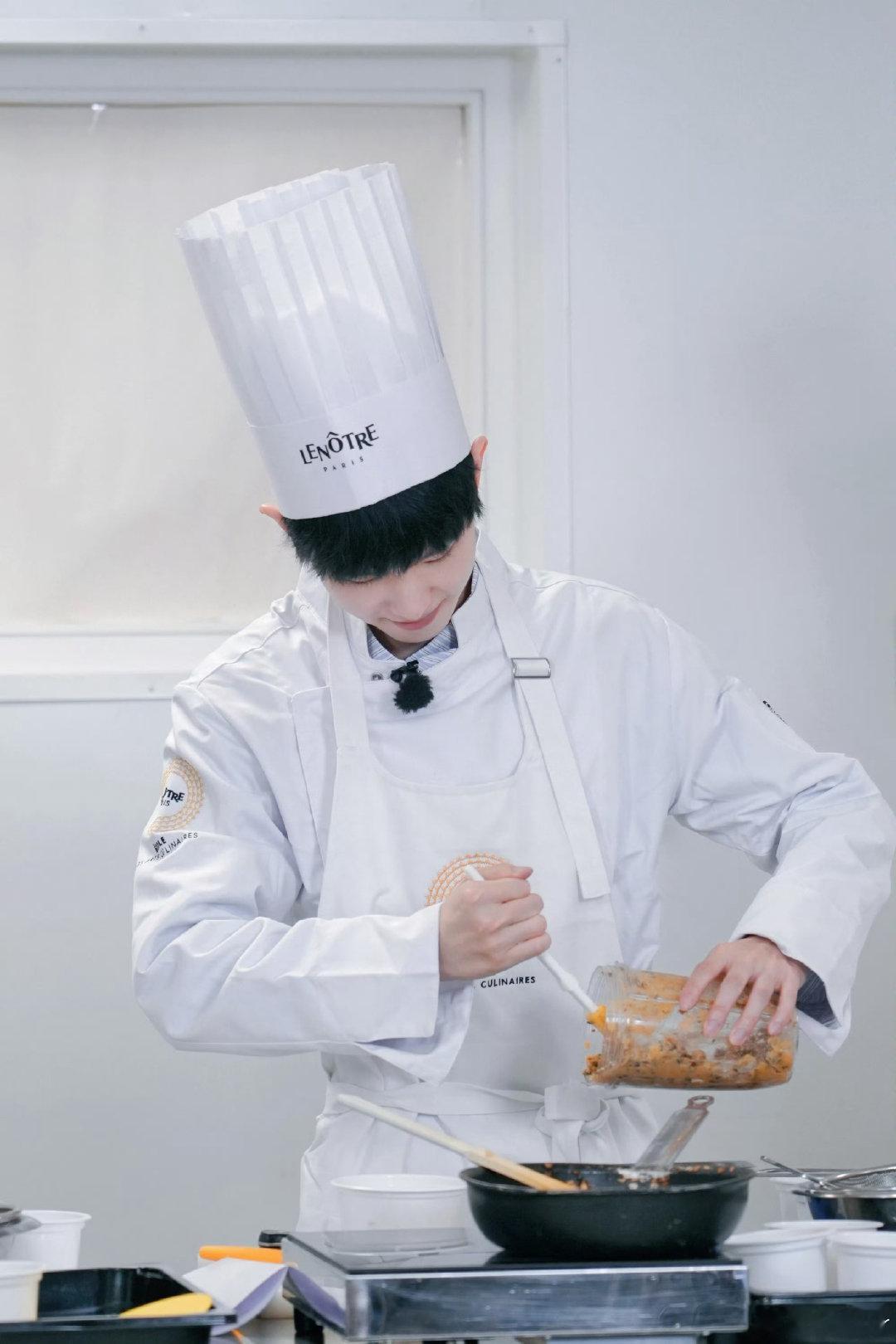 #一诺xbc#能随便给我甩一个表情包吗，想升级🤩🤩​