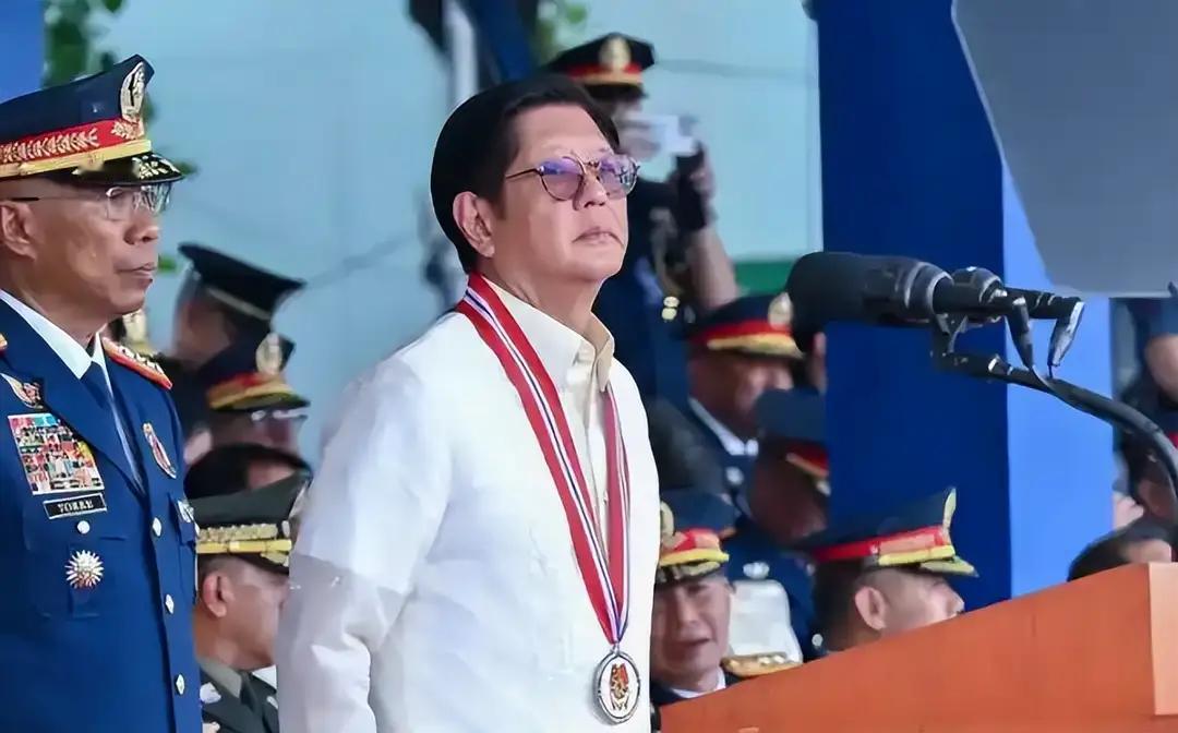 2015年，菲律宾受灾，中国24小时内送去200万美元和1万吨大米！2021年