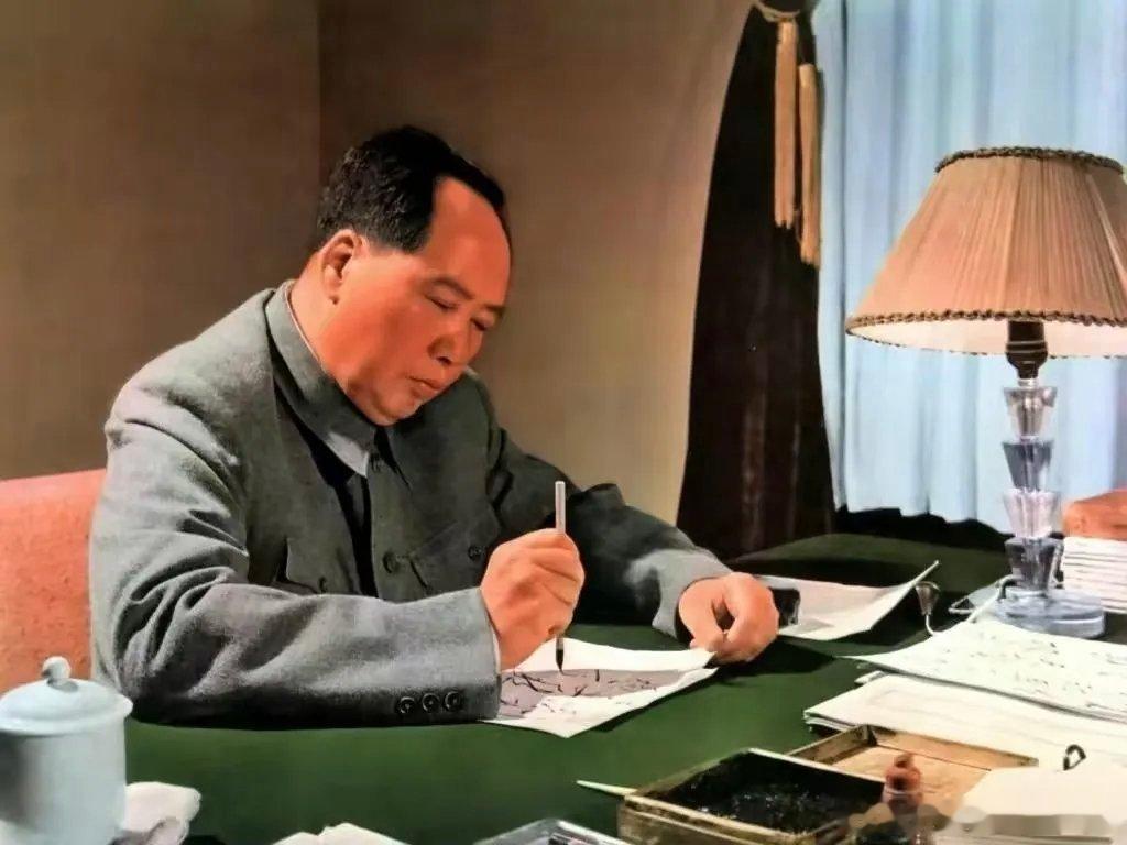【别再切割历史，毛泽东时代是史上最深刻的变革】   当下社会，流传着一种极