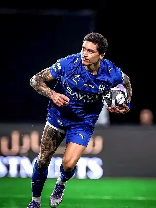 效力于沙特利雅得新月的乌拉圭前锋达尔文·努涅斯，似乎已经准备离开。来到沙特后，