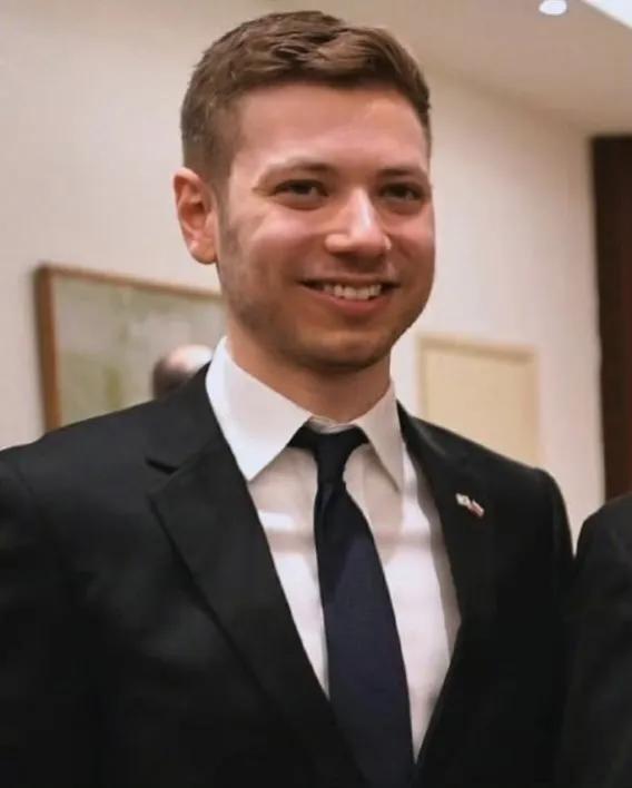 以色列总理内塔尼亚胡现在生死成谜，而曾经每天发文很活跃的内塔尼亚胡儿子也已经连续