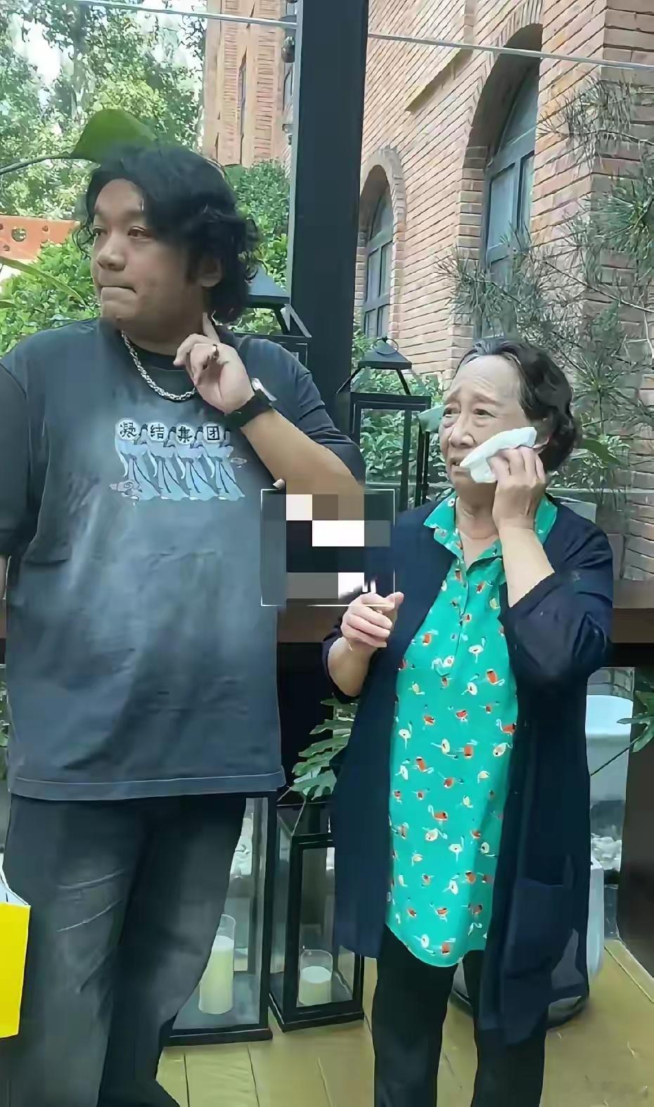 《家有儿女》的小雨怎么变成这样了家有儿女的小雨尤浩然暑假期间来看姥姥。28岁的小