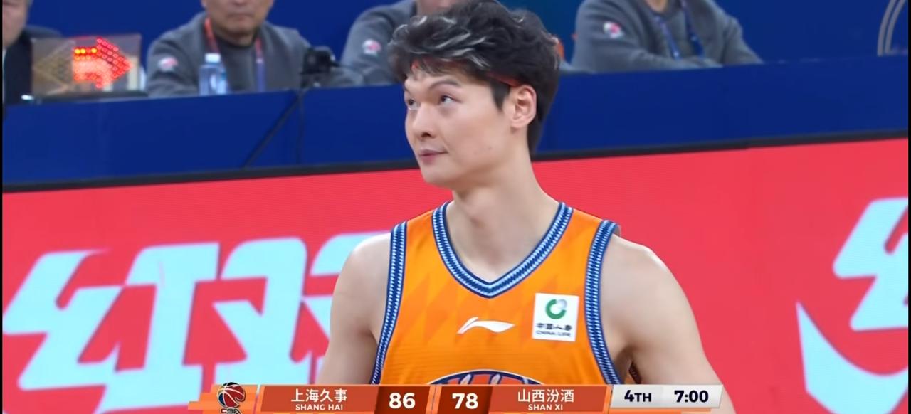 说说CBA那些不努力、躺平摆烂的球员们。最近，CBA深圳队与上海队的比赛中，现