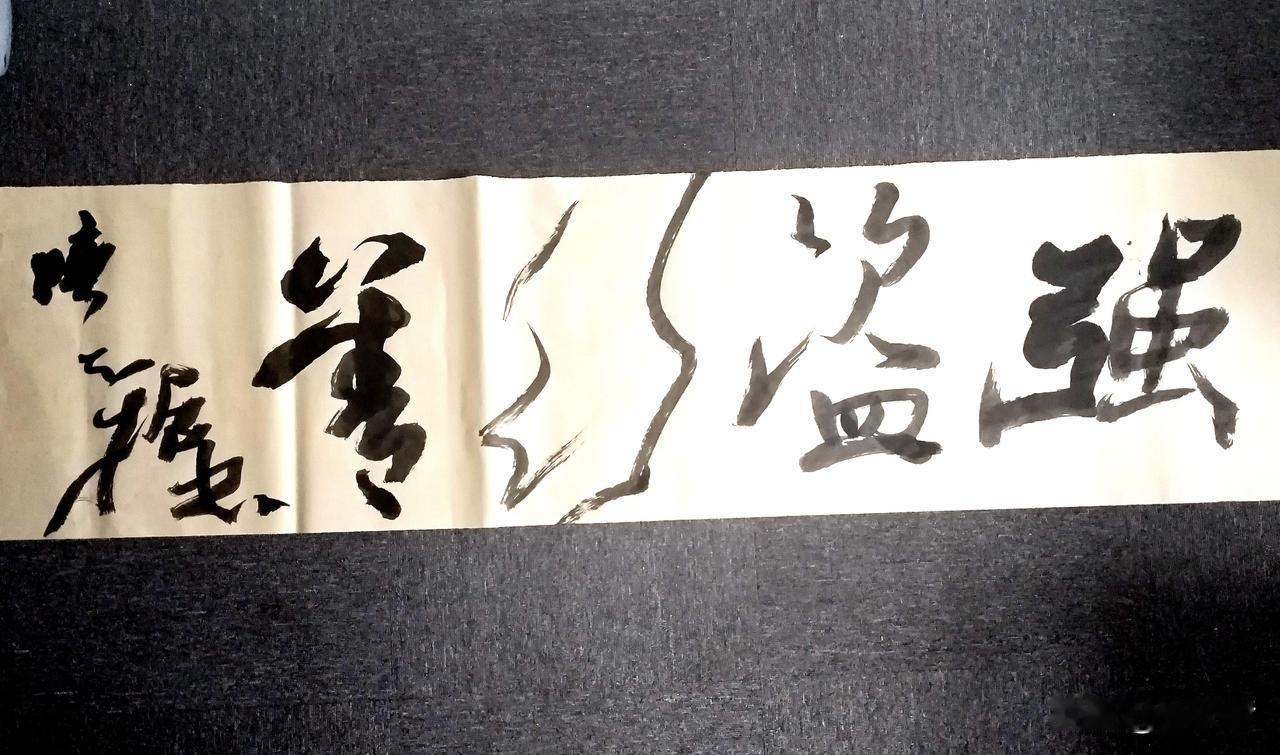 一位号称贾平凹学生的网友发文歌颂贾平凹并曝料其在困难时期如何帮助他，进而谴责质疑
