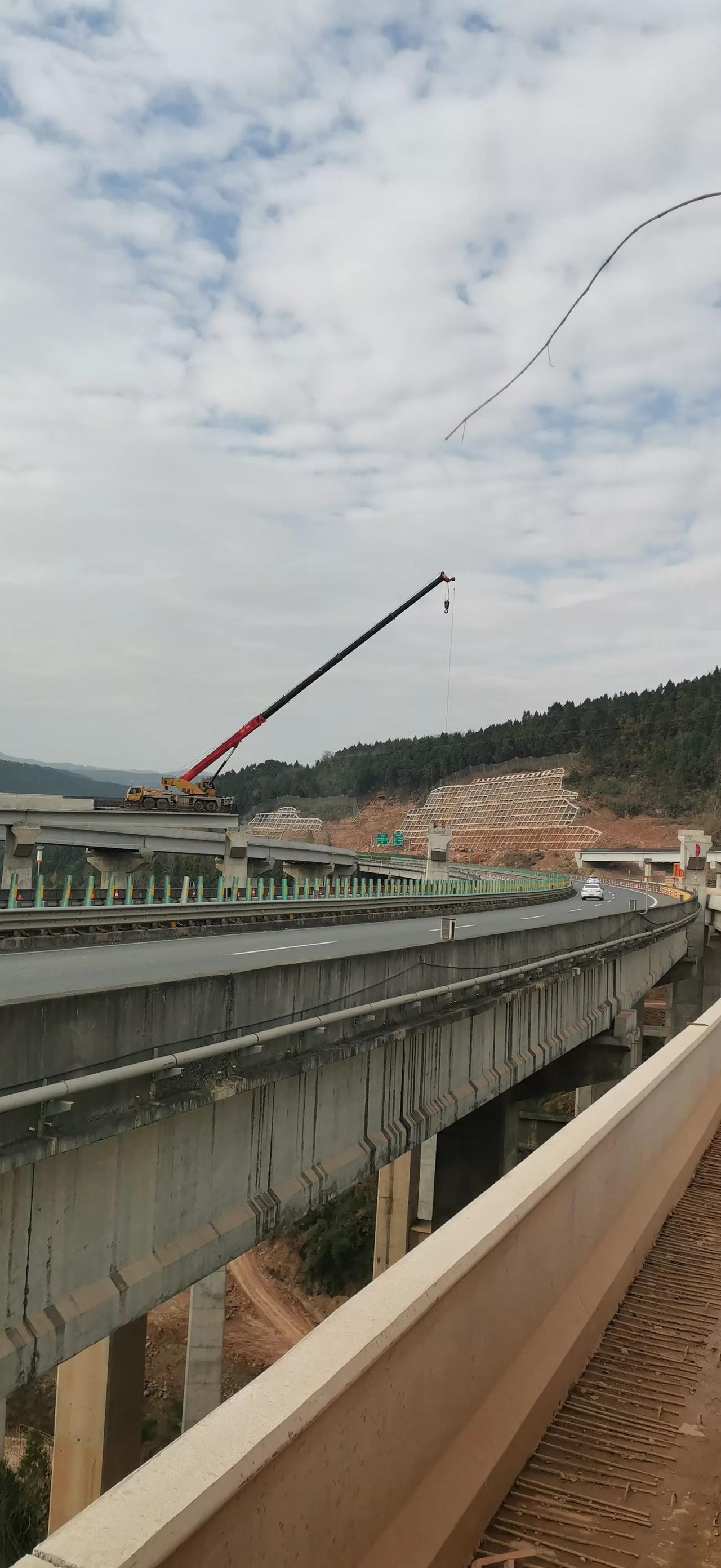 桥墩80米高工人师傅一千一天不多吧桥墩工程桥墩装饰工人桥墩检修桥墩模