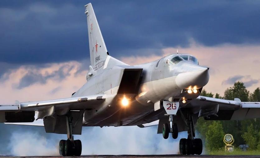 2025年12月16日，俄罗斯图-22M3远程轰炸机在黑海中立水域执