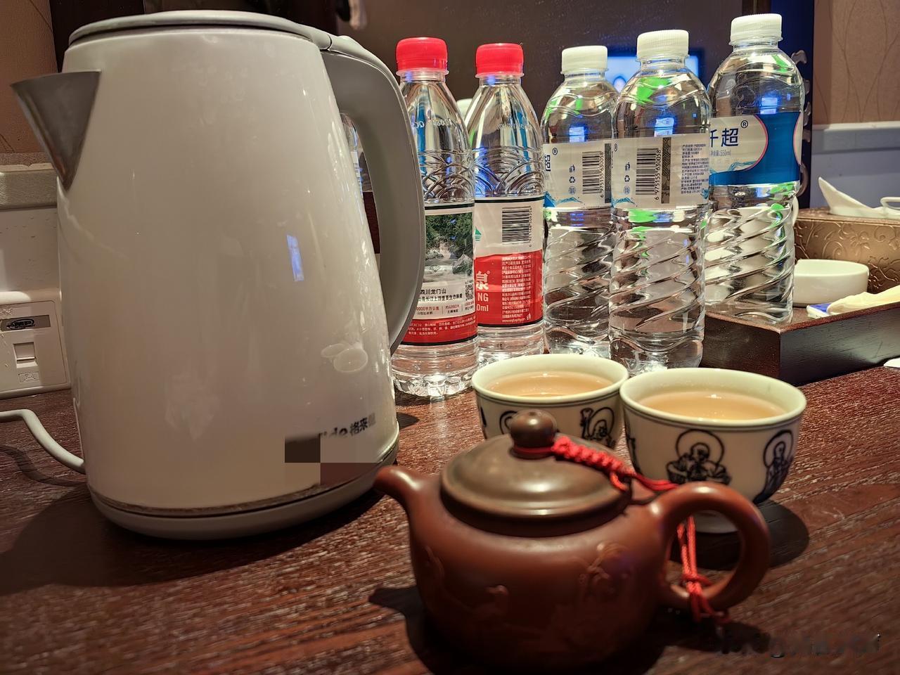 高原地区，泡潮州工夫茶有点儿费劲！下榻黄河第一湾酒店，大概海拔3500米