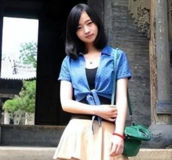 2008年，山东一名19岁的年轻大学生梦见了佛祖，佛祖告诉她：“你是我座下童子，