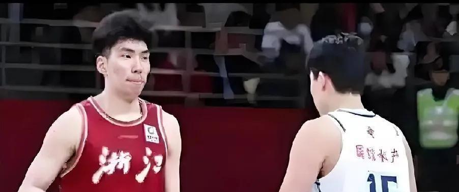 221cm巨人被退货！20岁瘦小子首轮逆袭！余嘉豪篮下像墙，跑起来像卡带，罚