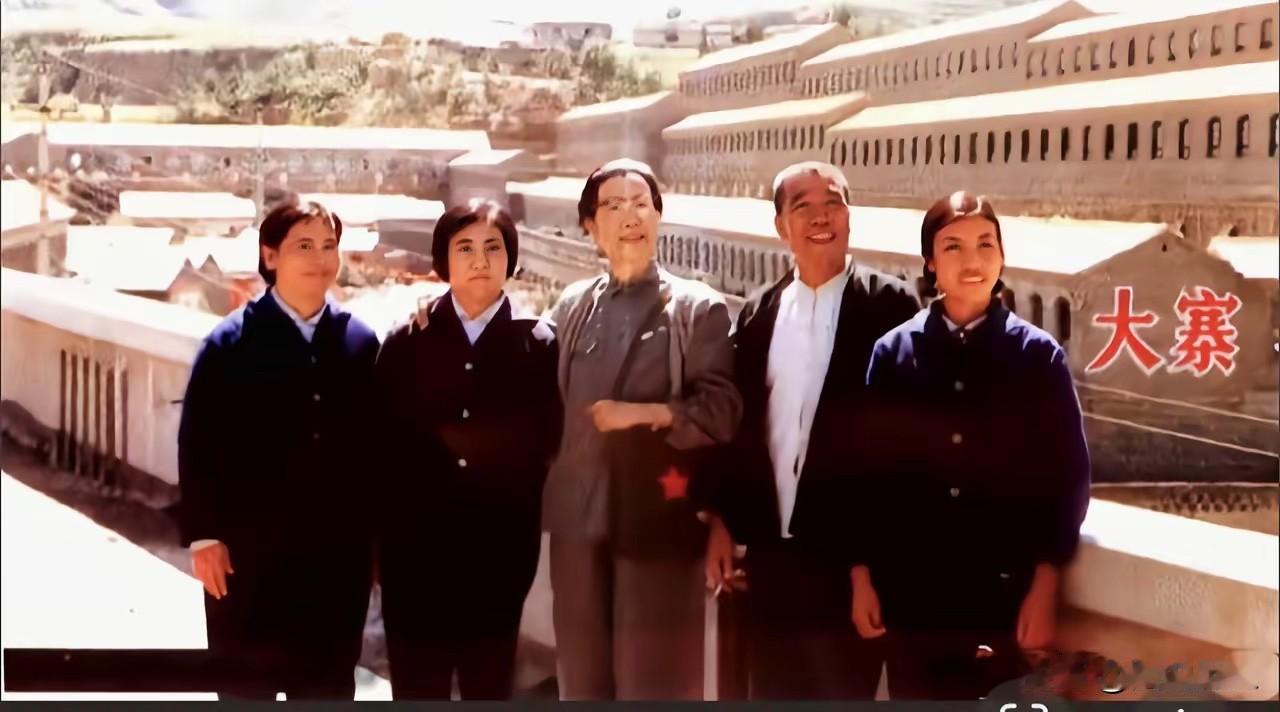 全国农业学大寨1975年9月，全国农业学大寨会议期间（9月15日开幕），江同