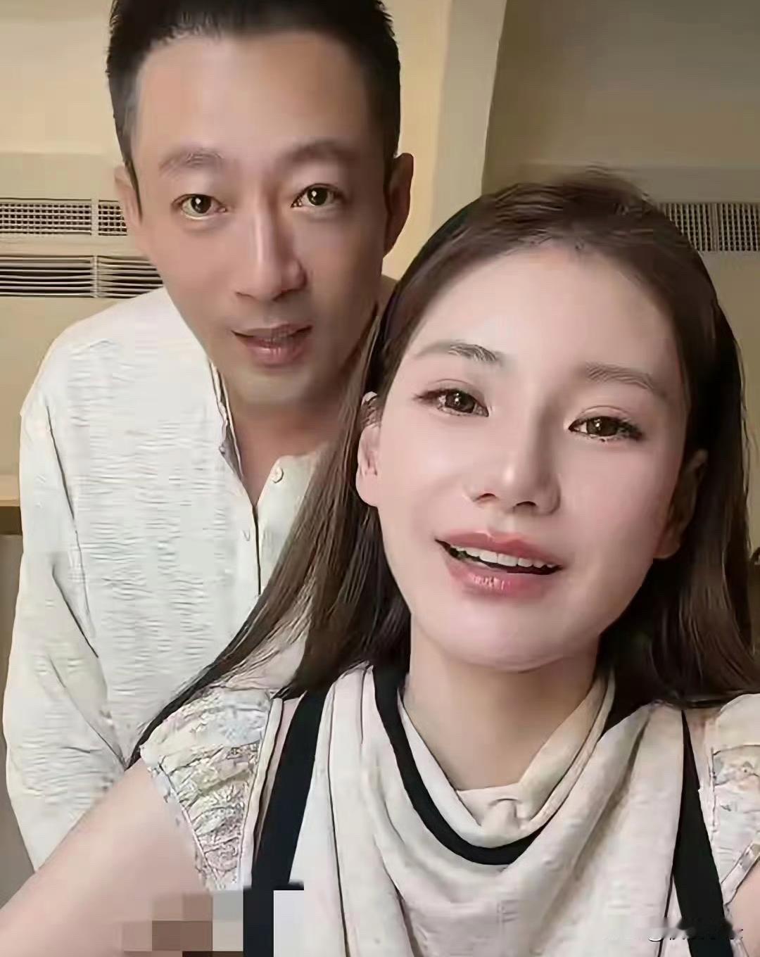 汪小菲出国培训，马筱梅飞过去陪读，两口子真是忙里偷闲啊！[呲牙笑][呲牙笑]