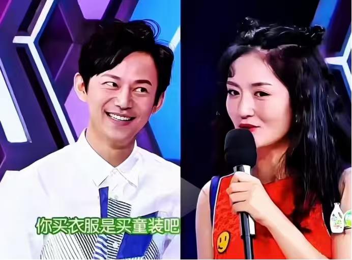 谢娜：“何老师，你买衣服是买童装吧？”何炅：“那是当然了。”谢娜：“何老