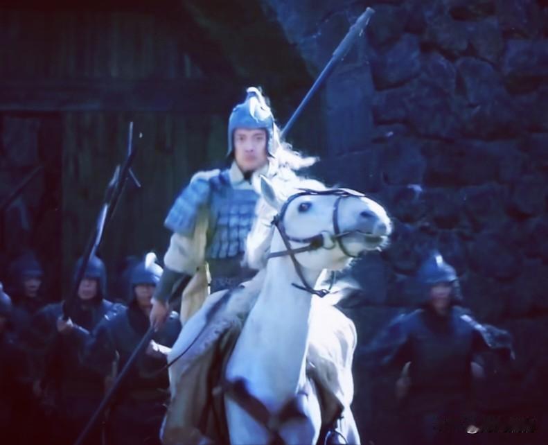 建兴元年，赵云随诸葛亮北伐，统兵攻击箕谷。魏将曹真派张郃率兵来战，蜀军兵力远不如