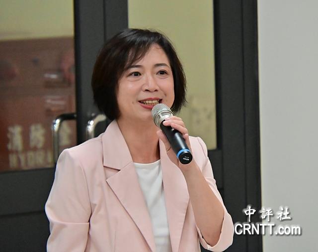 民进党台中市长参选人何欣纯竞选发言人团队今天召开记者会，抨击国民党市长参选人江启