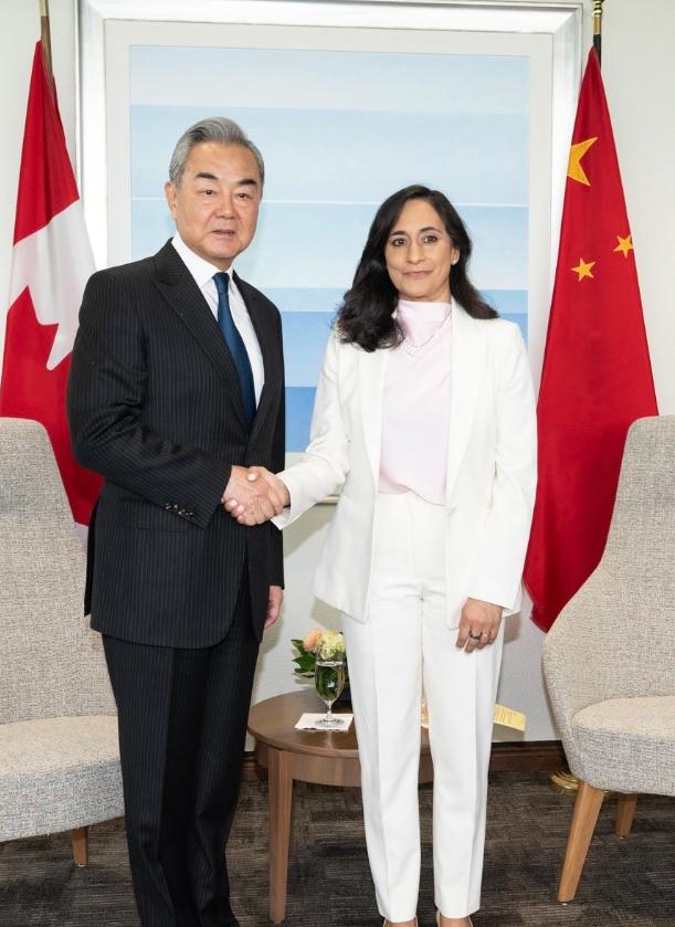 中国来了，加拿大沸腾了这一次，加拿大终于等到了中国，这也让当地民众十分兴奋。
