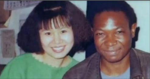 1996年，独生女王丽红刚拿下清华大学硕士学位，却突然宣布：要嫁给在清华认识的乌