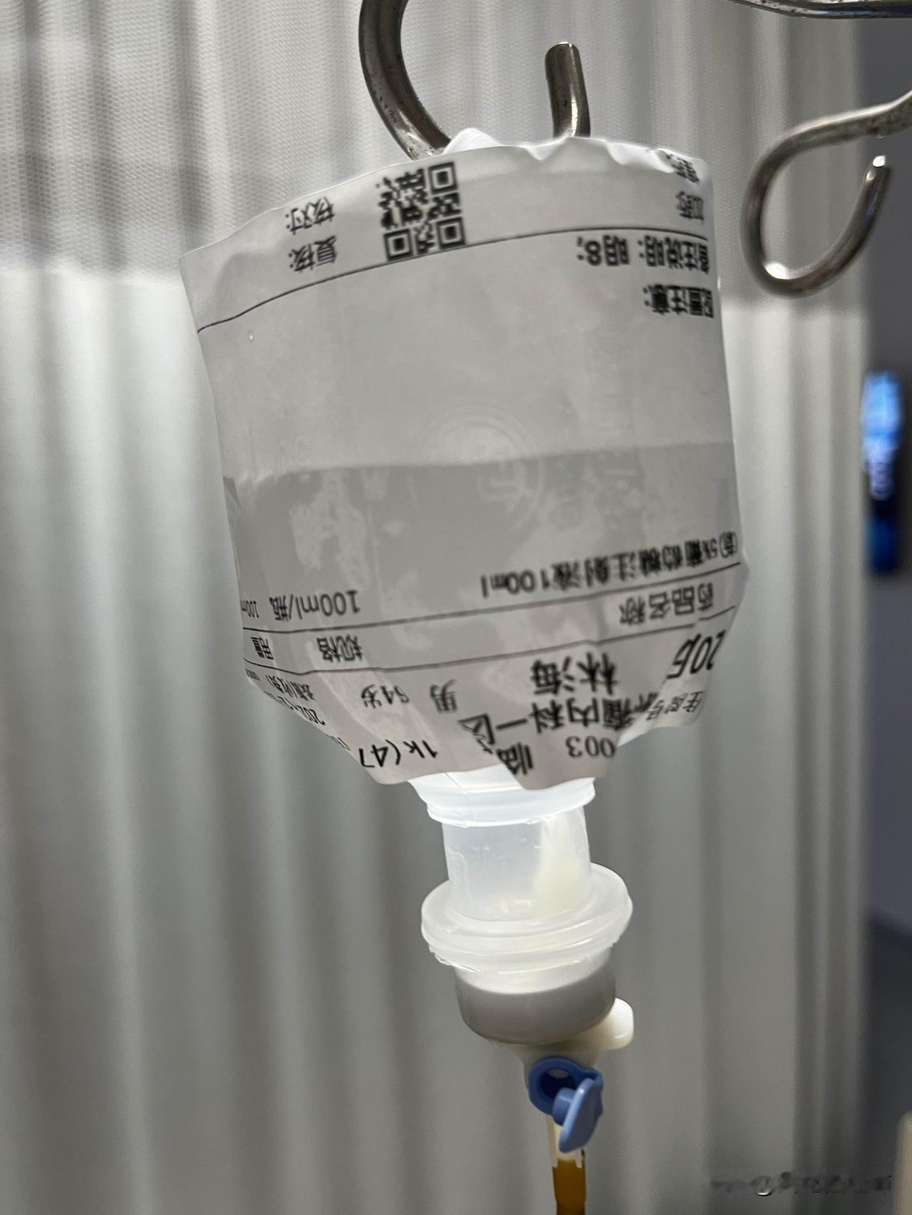 婚后5年，我终于醒了今天下大夜班回家，煎了个鸡蛋准备吃早饭，却在餐桌椅上看到扎