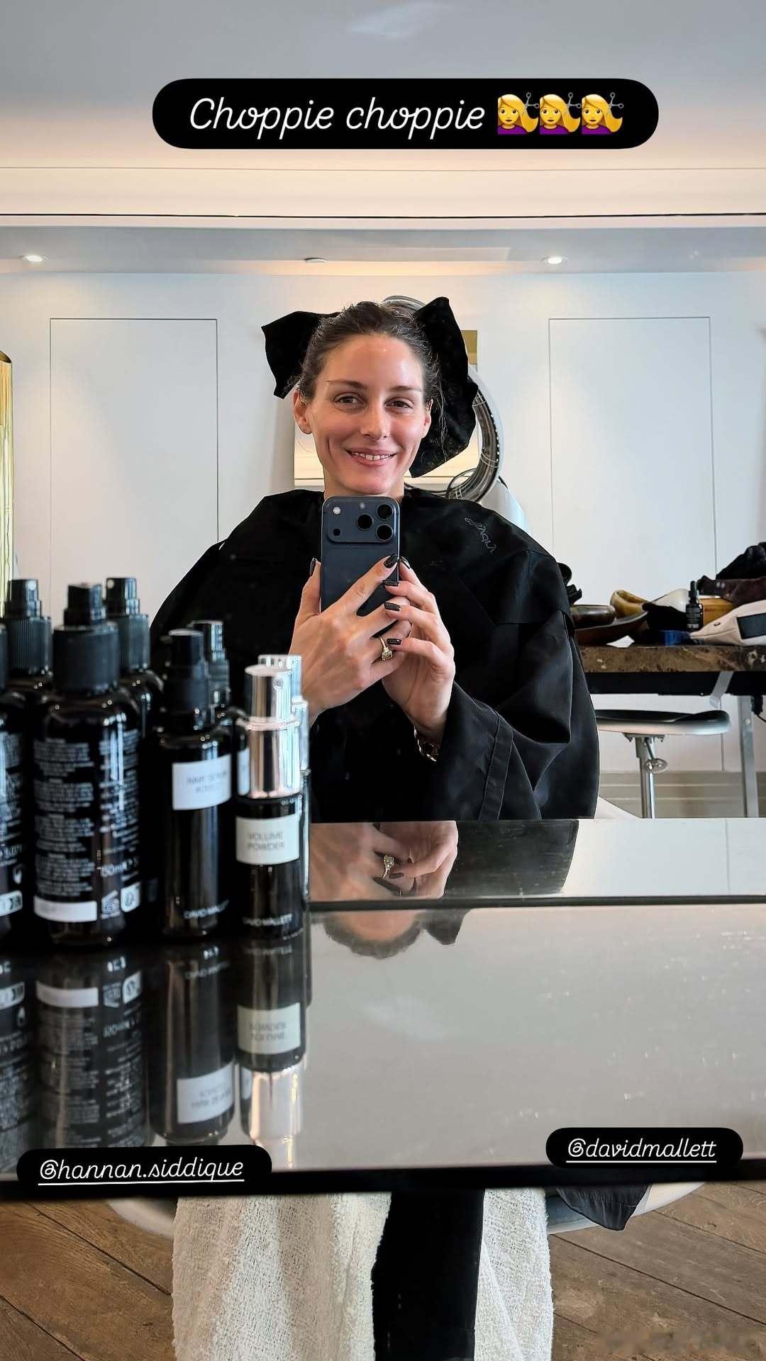 OliviaPalermo奥利维亚巴勒莫晒她新换的发型，一个更有层次感的中长发