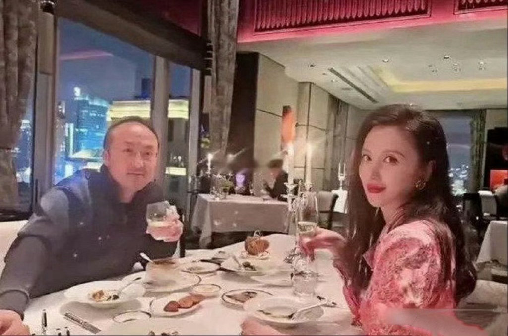 张萌和她的富豪老公，童话里都是骗人的，现实里的总裁真的不太好看