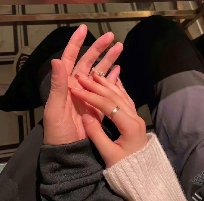 “物质的女人风生水起追爱的女人一事无成心软的女人永远被践踏心狠的女人永远潇