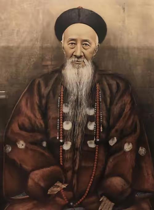1895年，张之洞咬着牙，在龟山脚下把枪炮厂建了起来。机器是从德国买回来的，