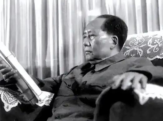 1950年，一封加急电报从湖南发往北京中南海，电文只有很短：“枪决陈渠珍，以绝后