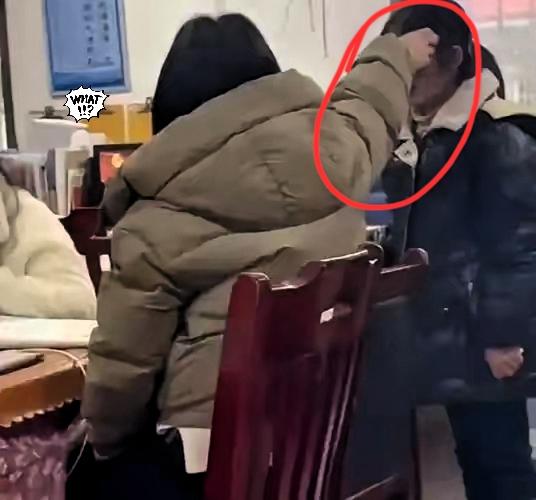 打人老师已被教育局开除！10月9日，广西南宁富乐小学这事儿才刚曝出来，教育局第