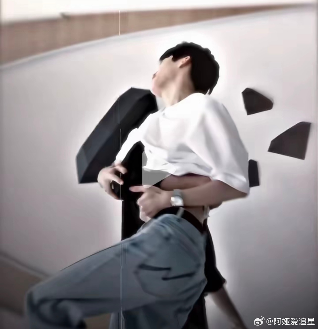 梓渝这个裤子剧里穿过，田栩宁抱他的时候，口袋一模一样[哆啦A梦吃