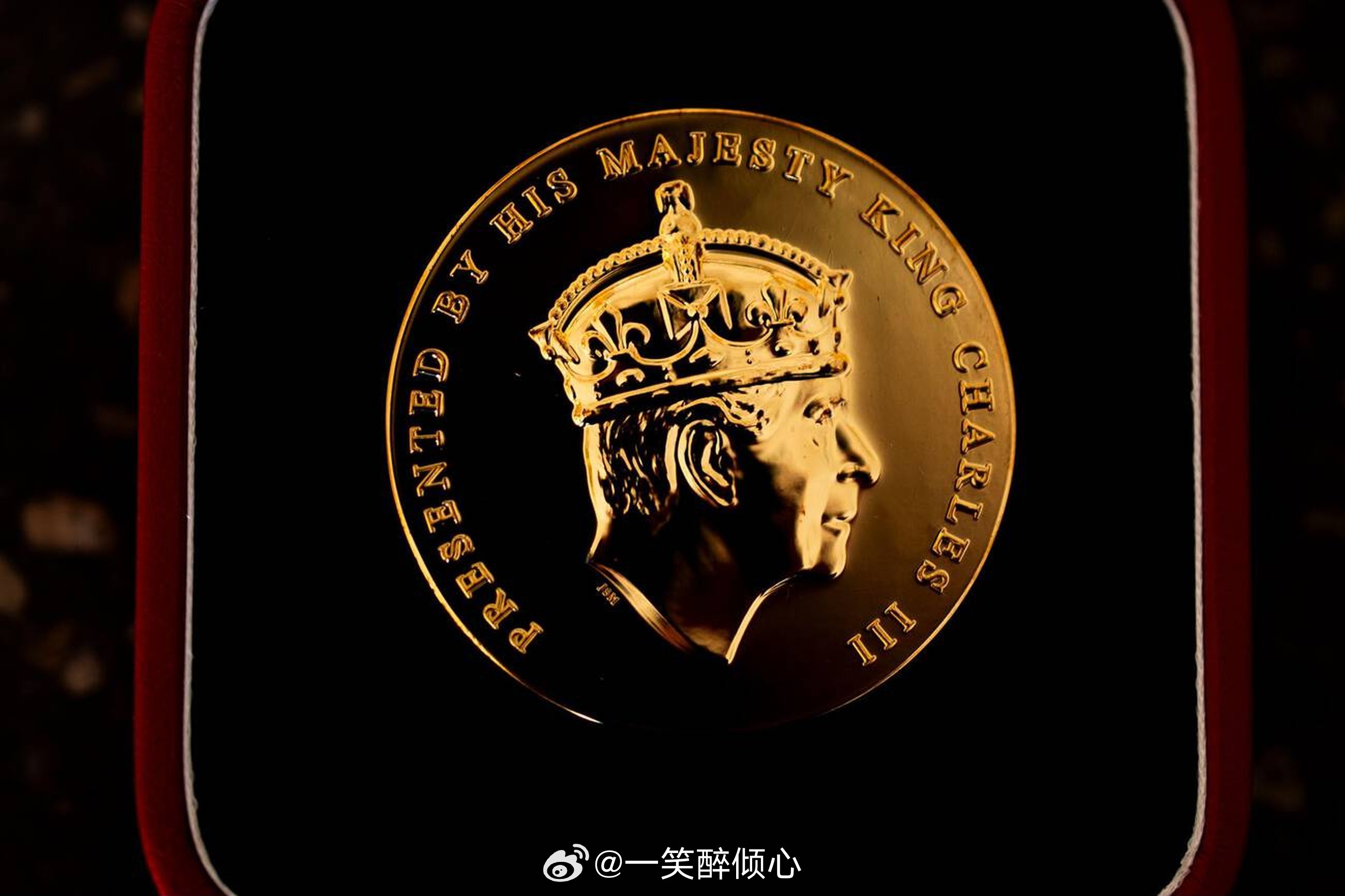 英国王室2025年11月26日，查尔斯三世在白金汉宫颁发国王诗歌金奖给202