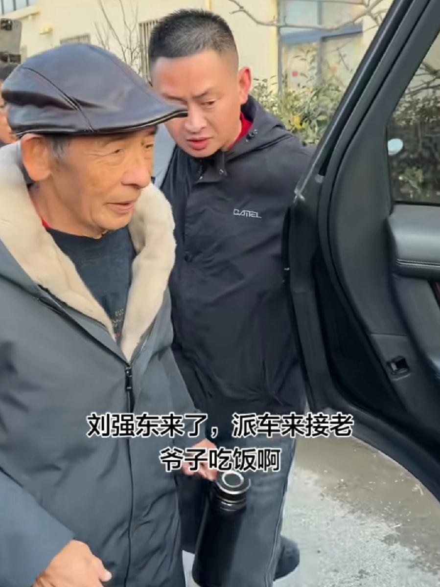 刘强东老爸，回村坐什么车？140多万路虎揽胜！宿迁本地车牌，苏N2228！肯定京