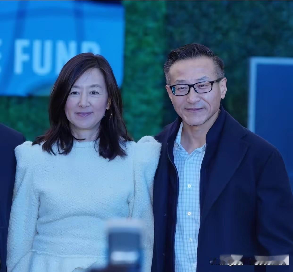 这才是门当户对，旗鼓相当的爱情和婚姻。蔡崇信与吴明华是华裔精英夫妻的典范。蔡崇