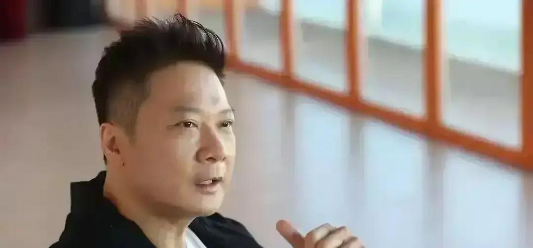 洪金宝培养了钱嘉乐十年，一句话没教过他。这不是冷漠，是顶级江湖的传功方式。