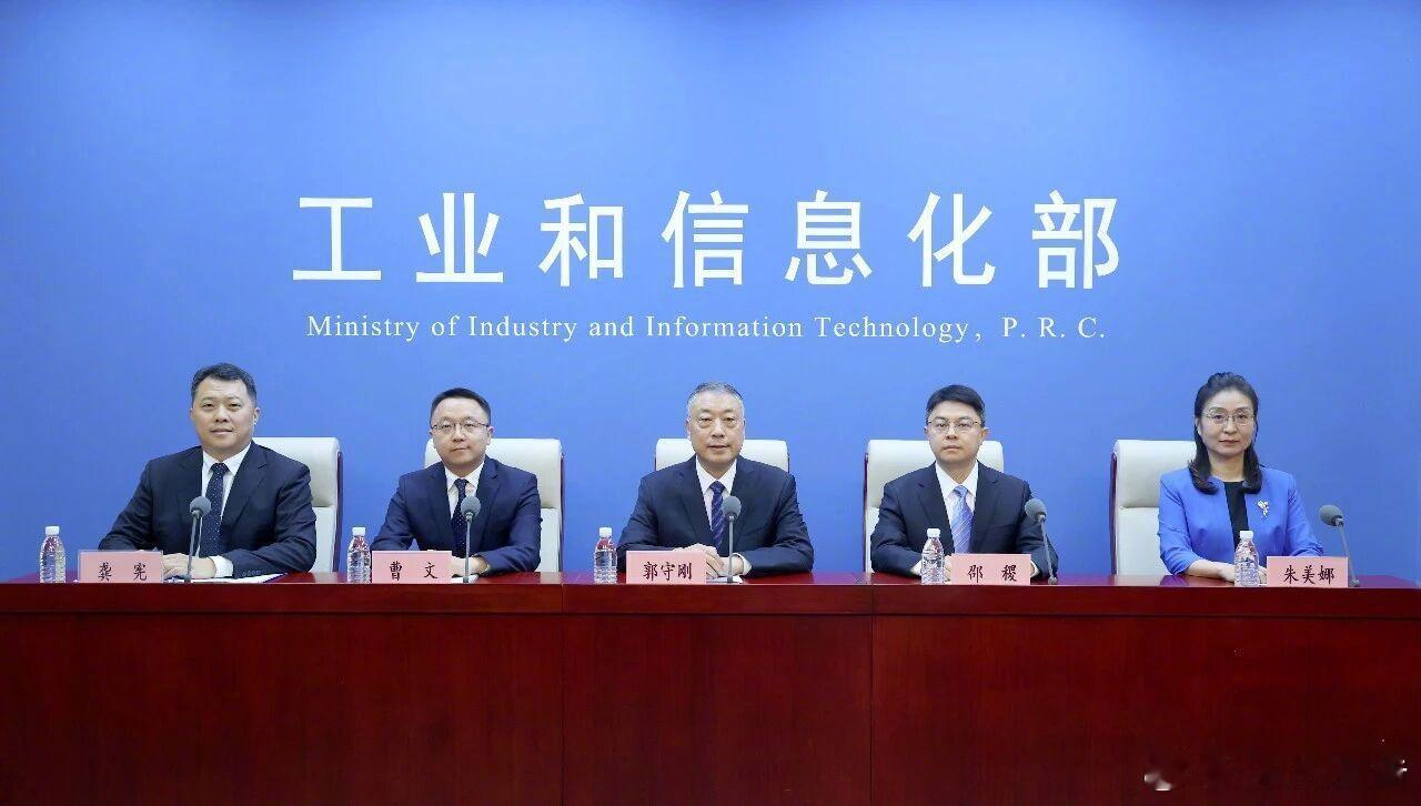 #发改委将助推大型车企改革与兼并重组#9月11日，行业内卷之下，兼并重组已是大势所趋。政策定调以市场