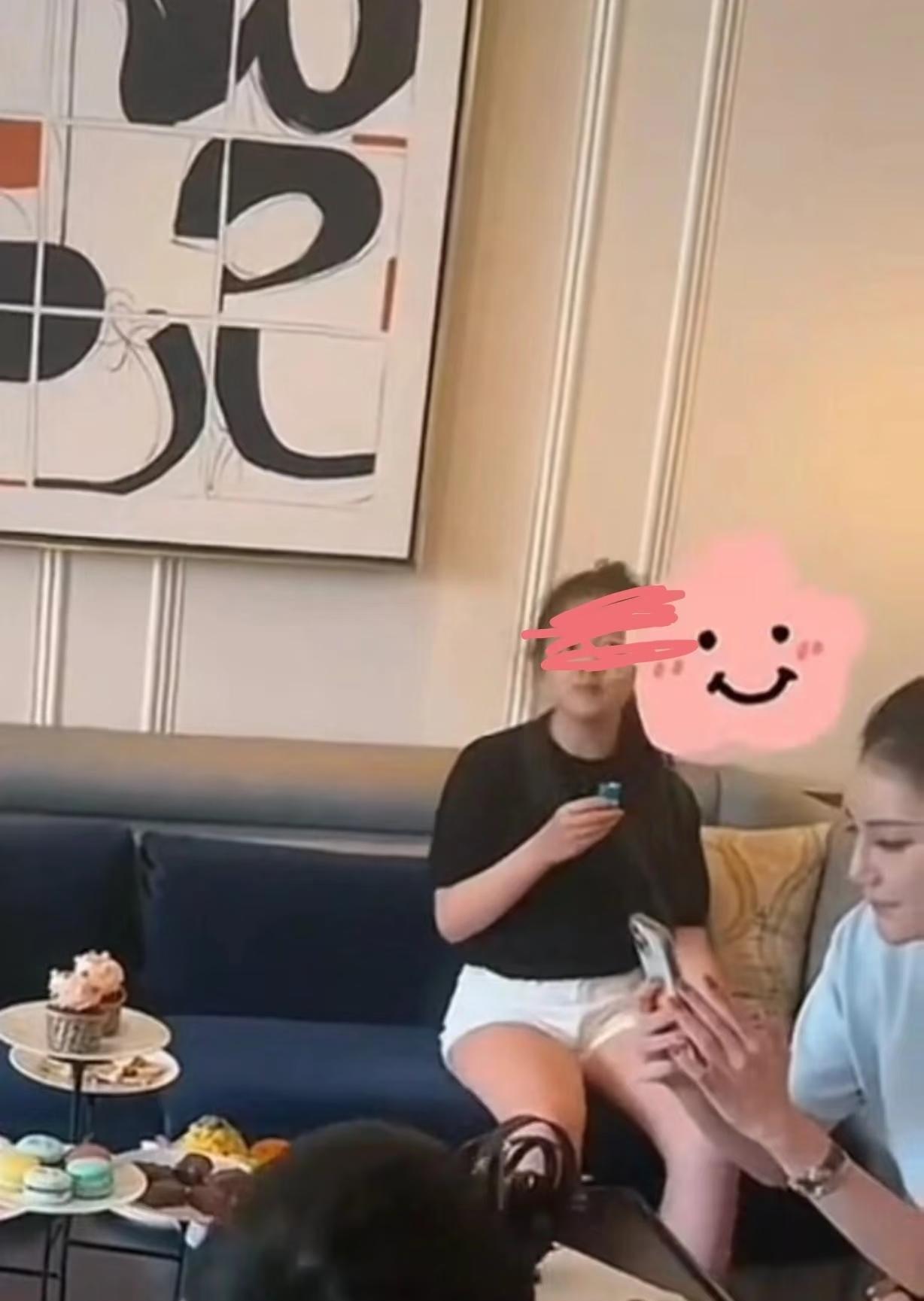 大S女儿房间里一面镜子都找不到，你敢信吗？她硬生生把叛逆太妹的过去，掰成了女儿