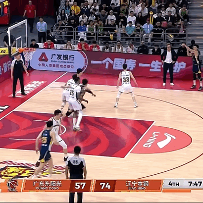 这记跳投，是崔永熙复出战唯一进球。大吃小背打又做了一个后撤，整场比赛看下来，还不