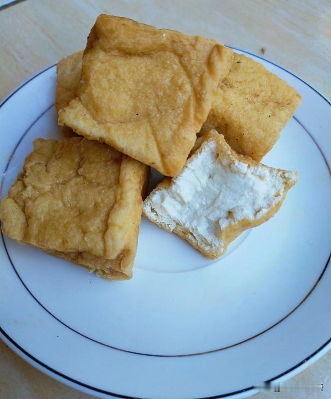 奉劝大家，平时千万要舍得吃这10种食物：豆腐：外酥里嫩，补植物蛋白；毛芋头