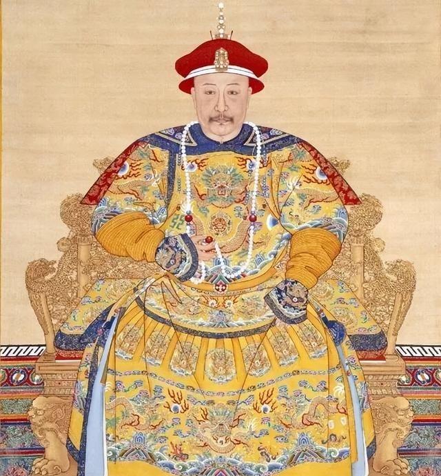 乾隆和嘉庆这爷俩就是相互恶心。乾隆看不上嘉庆，要不是没得选，高低不选这货。类似的