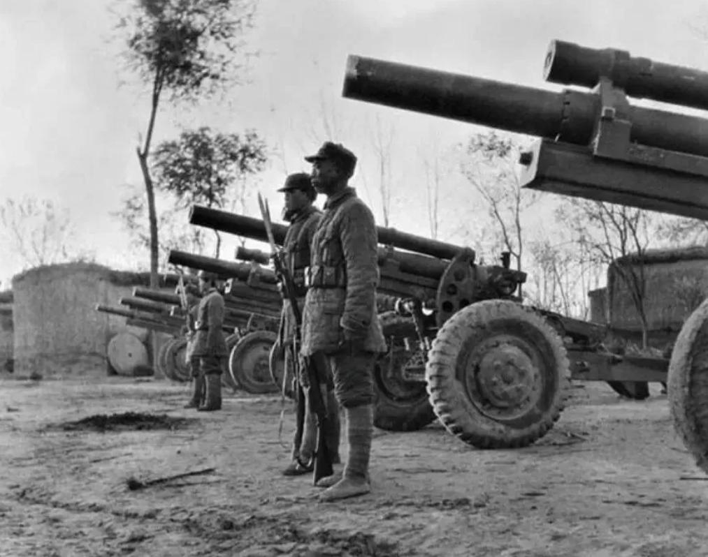 1944年，国军与日军对阵，远远地就看见日军朝国军阵地杀来，团长命令炮手